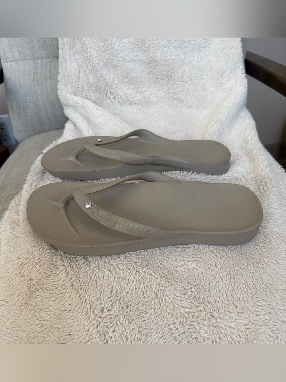 Archies Crystal Taupe Flip Flops Thongs Arch Support Comfort Recovery Sandals